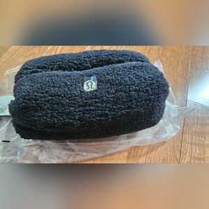 BNWT LULULEMON FEELING READY POUCH SMALL SOLD OUT!!
